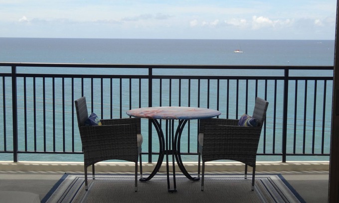 Historic Kailua Village Condo | New VRBO Listing - Kailua Bay! All Ocean Views. Kona Alii in the heart of town.