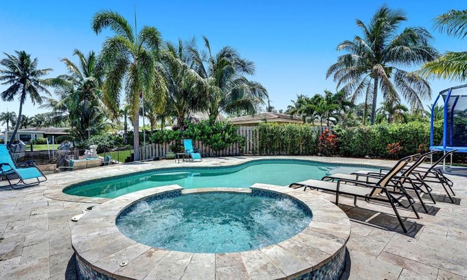 Garden Isles Villa | NEW Waterfront Oasis - Pool – Jacuzzi - 10 Min to Beach!