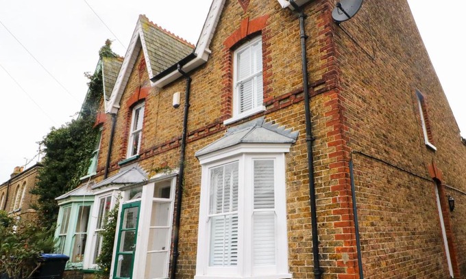 Whitstable House | Newden Cottage