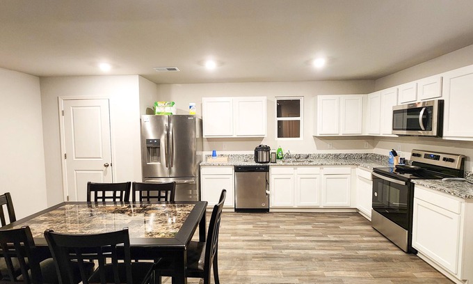 Shepherdsville House | Newly Built Home Shepherdsville KY Close by Bernheim Forest 10mins to Louisville