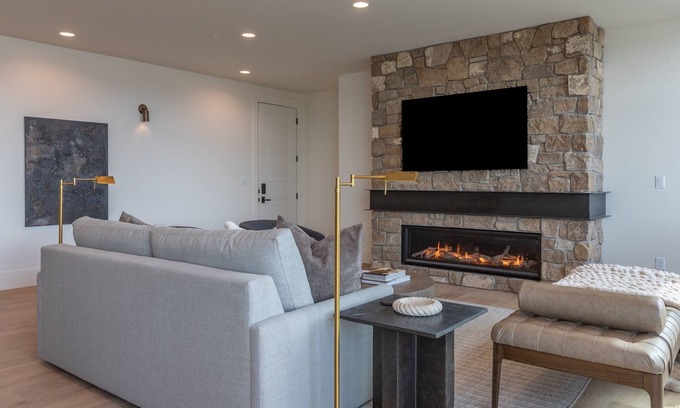 Driggs Condo | *Newly Built* South Teton at The Basin Luxury Suites ⁓ Downtown Driggs ⁓ Hot Tub