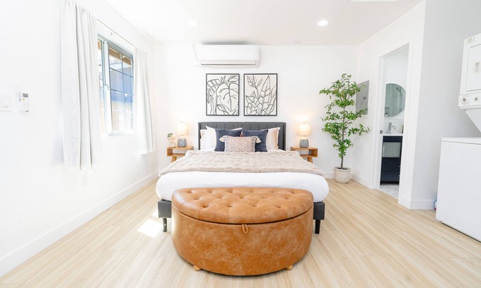 Santa Ana House | Newly Built Studio, Close to Disney, Sleeps 5!