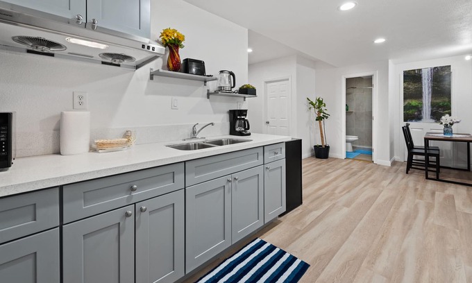 Rowland Heights House | Newly decorated private cozy room 全家度假旅游温馨两房独立出入