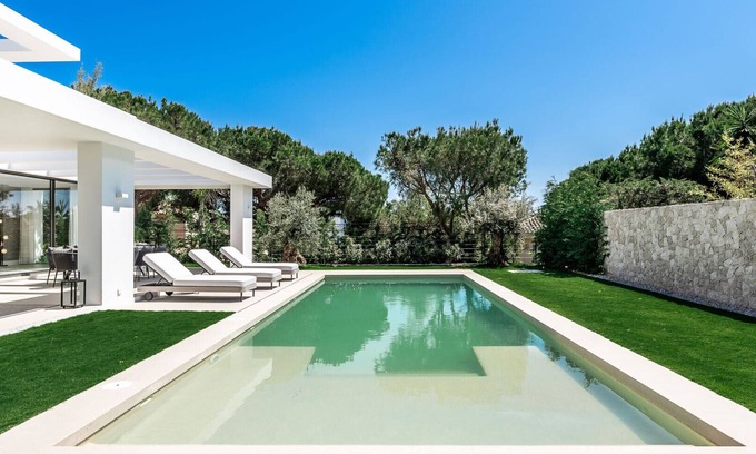 Urbanizacion Marbessa Villa | Newly designed villa with heated pool, 5 bedrooms ensuite, 5min walk from beach
