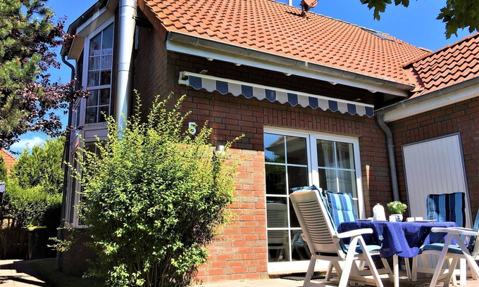 Neßmersiel House | Newly furnished holiday home near the dike well suited for families with WiFi
