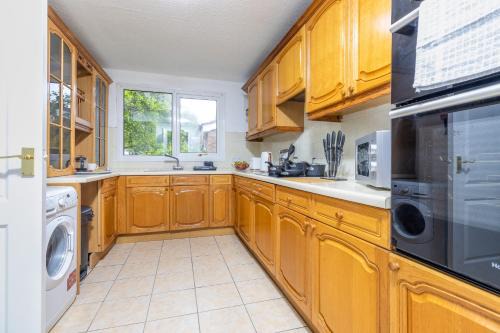 Earls Barton House | Newly refurbed, 5BR, Sleeps 12