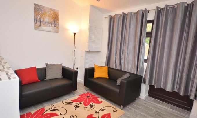 Glyndon Apartment | Newly refurbished 3 bedroom house London