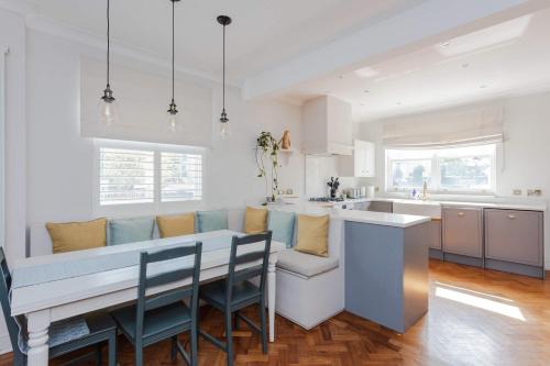 Bow House | Newly Refurbished 4 Bedroom House in East London