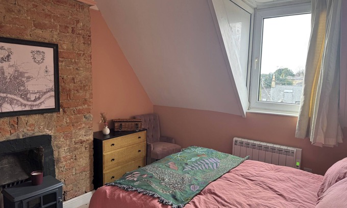 Cirencester Apartment | Newly Refurbished 2 Bedroom Flat