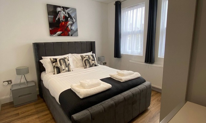 Greenwich House | Newly refurbished, luxury, modern and cosy 1 bedroom house (sleeps up to 4)