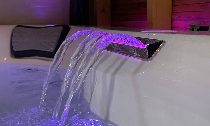 Lincoln House | Newly refurbished spacious town house with HOT TUB