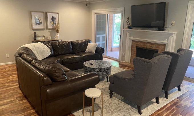 Stillwater House | Newly Remodel - 1 Mile to Stadium-Sleeps 8