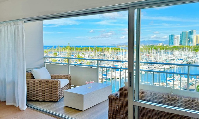 Honolulu Apartment | NEWLY Remodeled - 2 Queen Beds Beachfront Home
