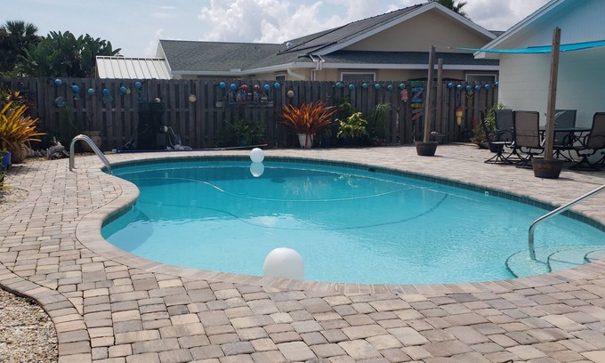 Ormond Beach House | Newly remodeled 3-2 pool home close to beach pets ok