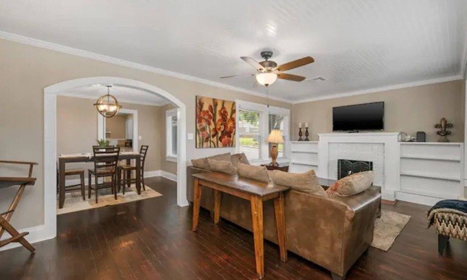 Van Buren House | Newly Remodeled 3BR in Town · Cherry Street