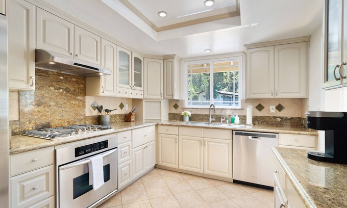 Walnut House | Newly Remodeled Comfortable Home in Walnut 4br/3ba
