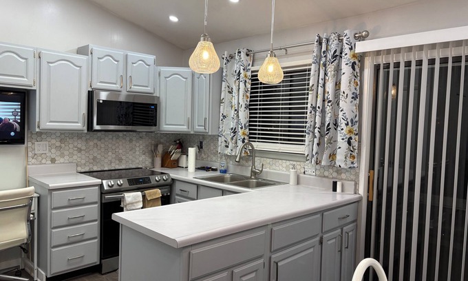 Bowie House | Newly Remodeled Cozy house in Bowie. Near 6flags,FedEx Field,Annapolis,DC.