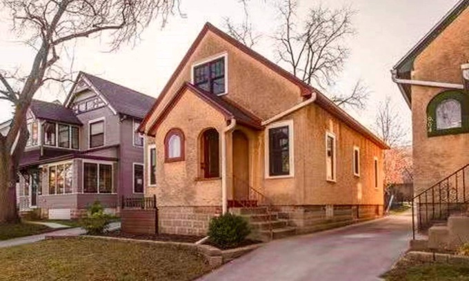 Kutzky Park House | Newly remodeled home 1 block to Mayo & St. Mary's