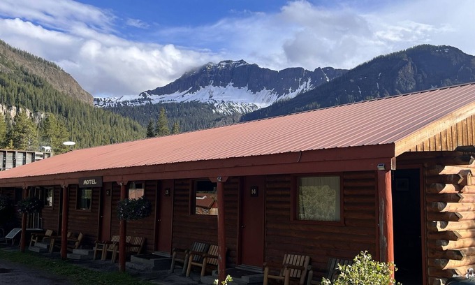 Cooke City-Silver Gate Apartment | Newly Remodeled Motel Room with 1 Queen Bed, Bathroom with shower. Full Kitchen. Situated close to the General Store in Silver Gate, MT