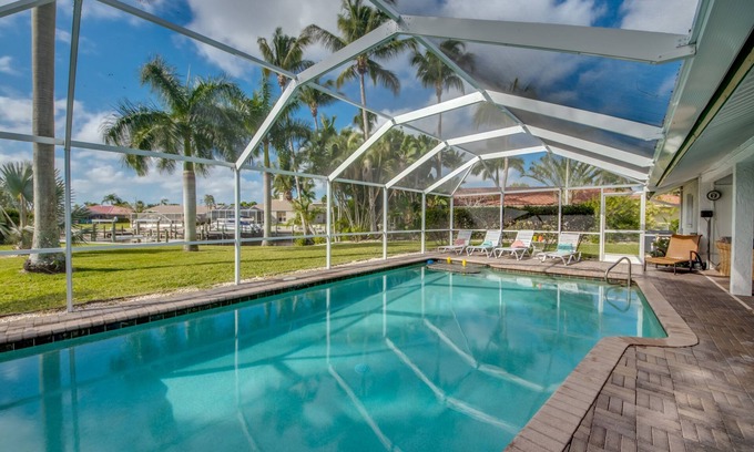 Caloosahatchee House | Newly remodeled,Tropical charm, swim up table, southern exposure