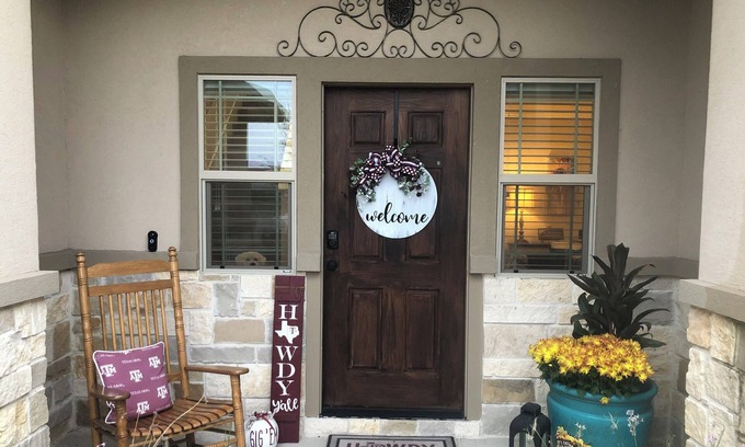 College Station House | Newly remodeled beautiful 3BDRM 3.5BA Townhouse in the heart of Aggieland!