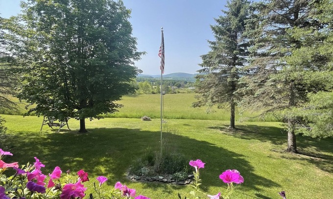 Middlebury Center Cabin | Newly renovated: Million Dollar Mountain View Getaway!