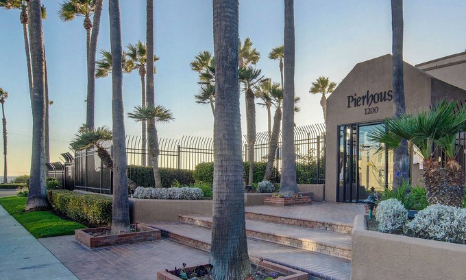 Huntington Beach Condo | Newly Renovated Beach Condo with Ocean Views!