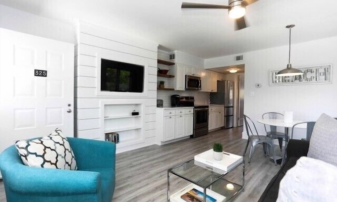 Admiral Estates Condo | Newly renovated 1 bedroom 1 bath Condo!