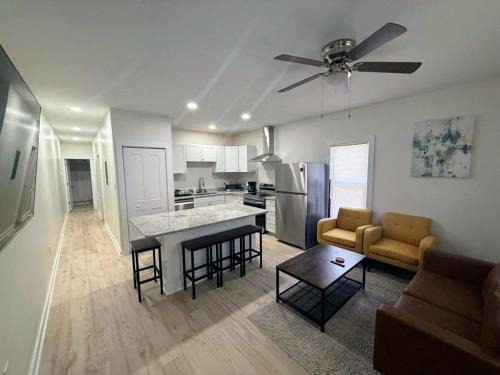 Durham House | Newly Renovated 2 Bedroom - A Seasoned Superhost