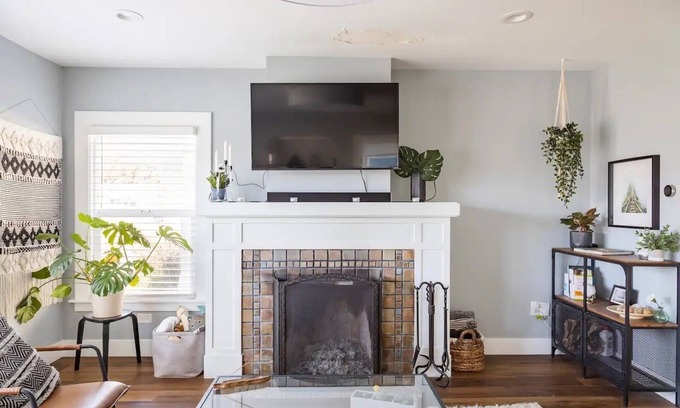 Oakland House | NEWLY Renovated 2 BR | 1 BA Havenscourt Home