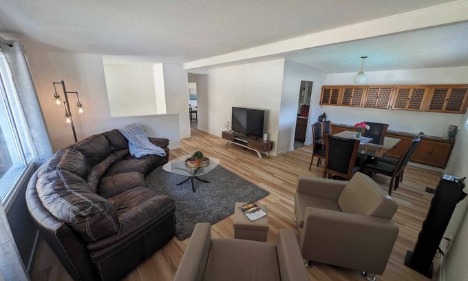 Christina Lake House | Newly Renovated Family Lakehouse