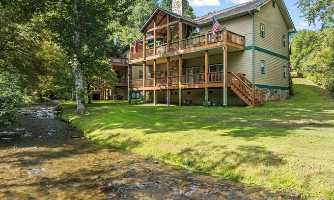 Whittier Condo | Newly Renovated Condo w/Golf Course & Creek View