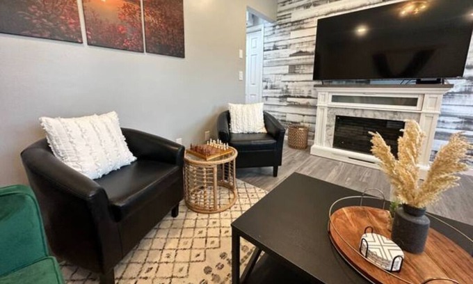 Sylva House | Newly Renovated Cozy home - 2min walk to Tuckasegee River
