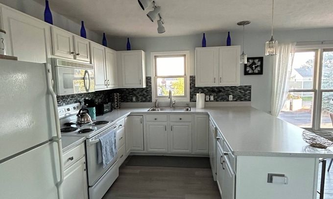 Traverse City Condo | Newly Renovated Downtown Condo