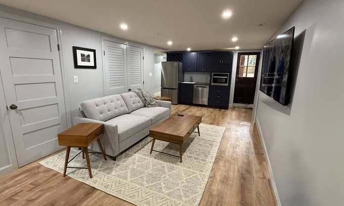 Bloomingdale Apartment | Newly Renovated English Basement Apartment in Beautiful Bloomingdale