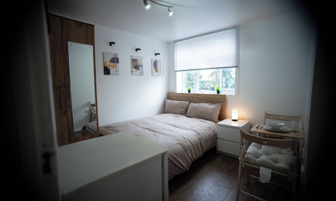 Childs Hill Apartment | Newly Renovated EnSuite Room