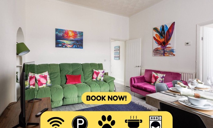 Sunderland House | Newly Renovated 3BR House near hospital & uni