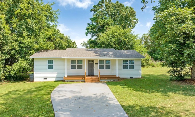 Charlotte House | Newly Renovated Home Huge Backyard w/New Porch/Deck 4BR/2BA - 2mi from Uptown