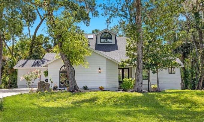 Spruce Creek House | Newly Renovated Nature Home in Spruce Creek Fly-In