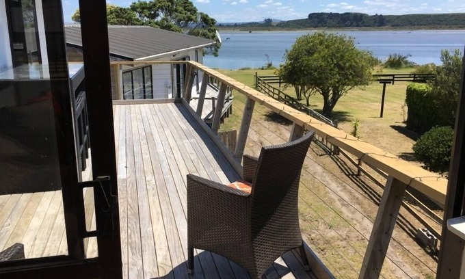 Pukehina House | Newly renovated and GORGEOUS! Summer's still here!