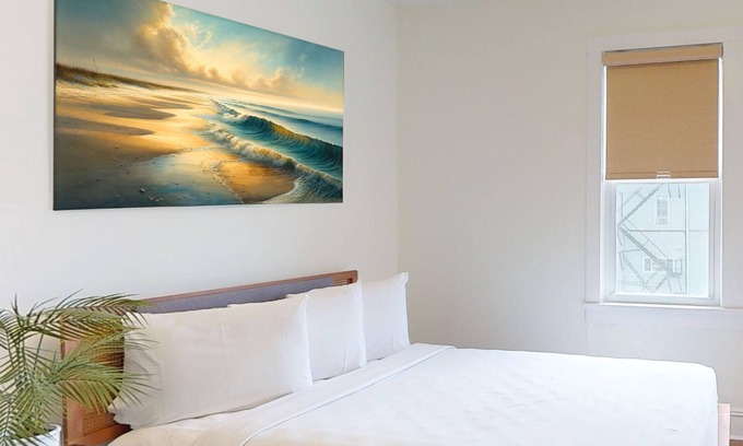 North End Hotel | Newly Renovated Room with Queen Bed