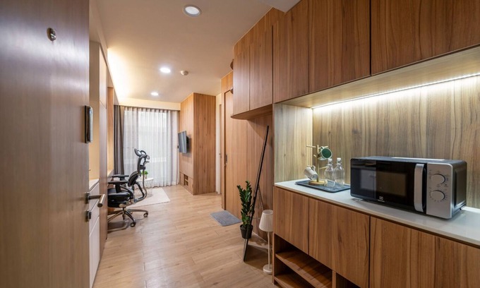 Nana Condo | Newly renovated Work-Friendly Condo @ Heart of BKK 5mins to Train