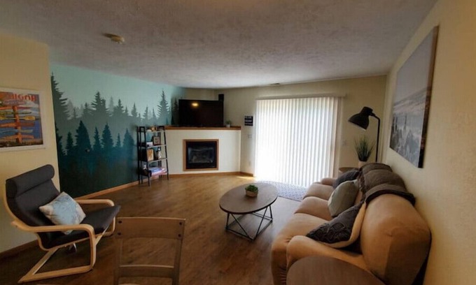 Holiday Hills House | Newly Updated 2 Bedroom Townhome with Fireplace