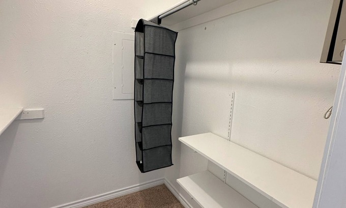 Bryan Place Apartment | Newly updated 2 bed apartment, great location central to the best of Dallas!