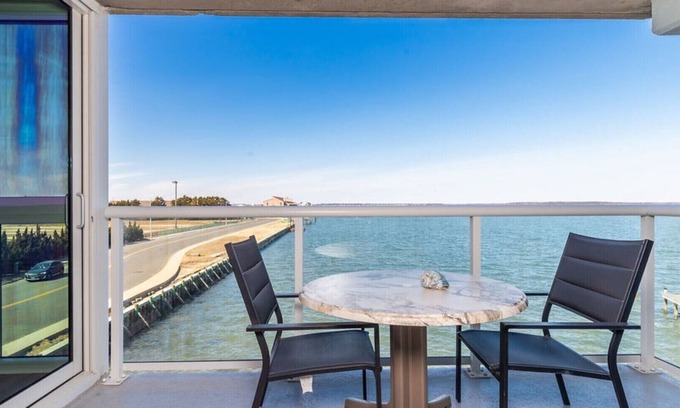Midtown Ocean City Condo | NEWLY UPDATED! 2BR Condo Blocks to the Boardwalk