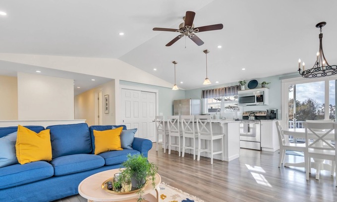 Owls Head House | Newly Updated 3 bed/3bath Home-View/Walk to Crescent Beach