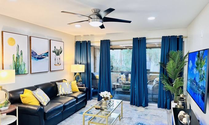 Entertainment District Condo | Newly Updated Modern Scottsdale Condo Old Town