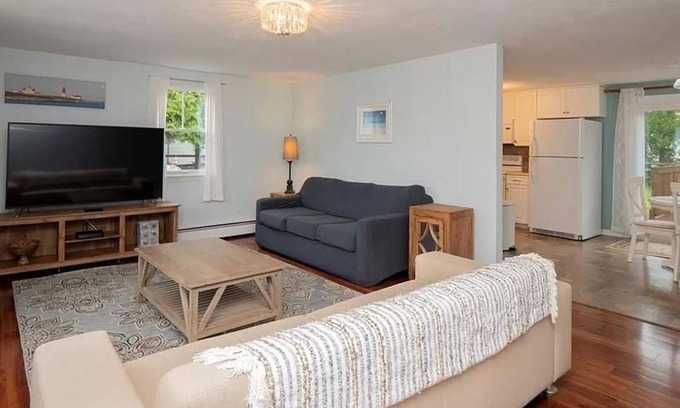 Eastward Look House | Newly updated Scarborough Home in Eastward, a stone's throw from Scarborough Beach!