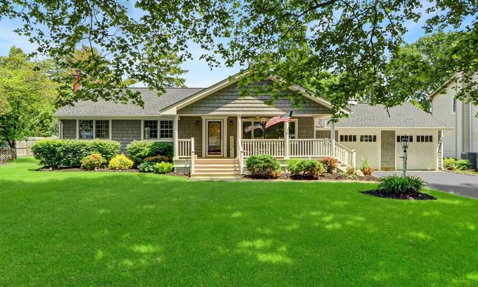 Town of Southold Town House | Newly Updated Wine Country Charmer!