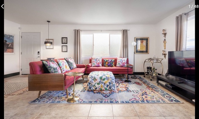 Ralph Bunche Apartment | Next to Oakland and San Francisco Downtown. A perfect place to relax and/or work
